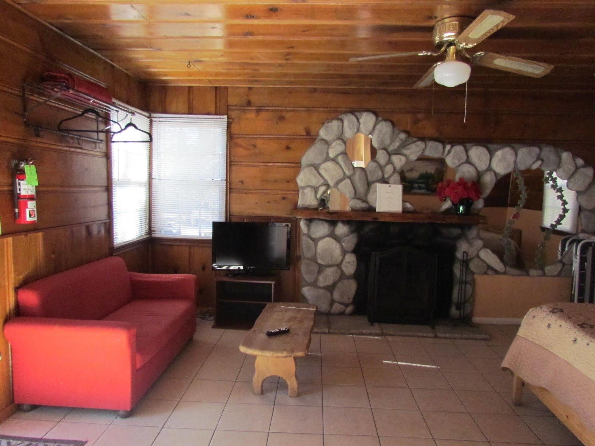 Lakewood Cabins Velké Medvědí jezero Exteriér fotografie