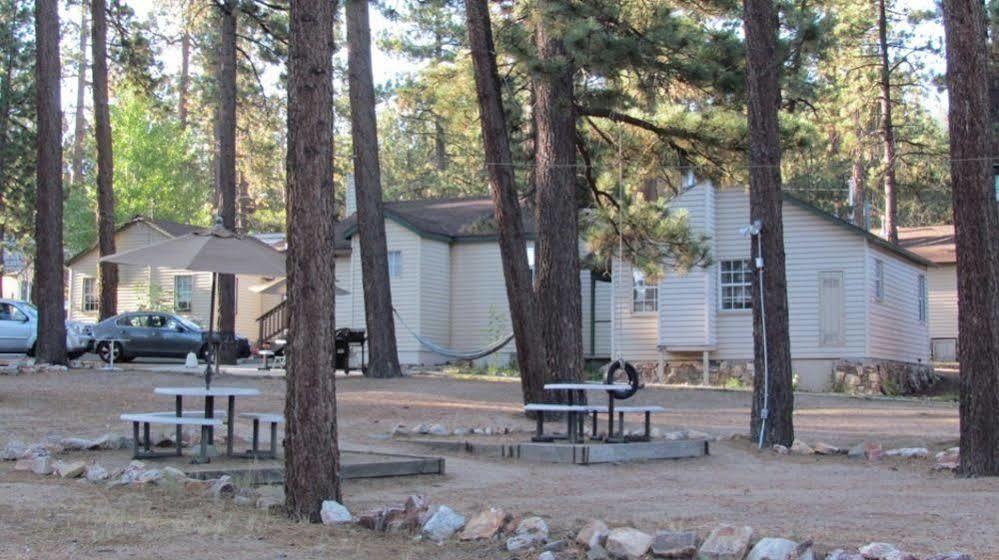 Lakewood Cabins Velké Medvědí jezero Exteriér fotografie
